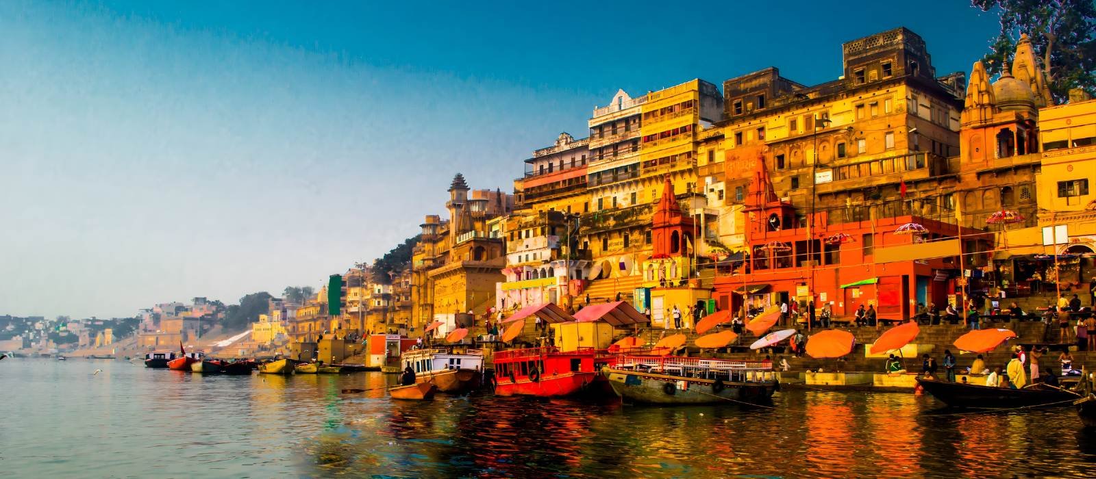 Lavish Getaway: Luxury Golden Triangle Tour with the Serenity of Udaipur and Varanasi